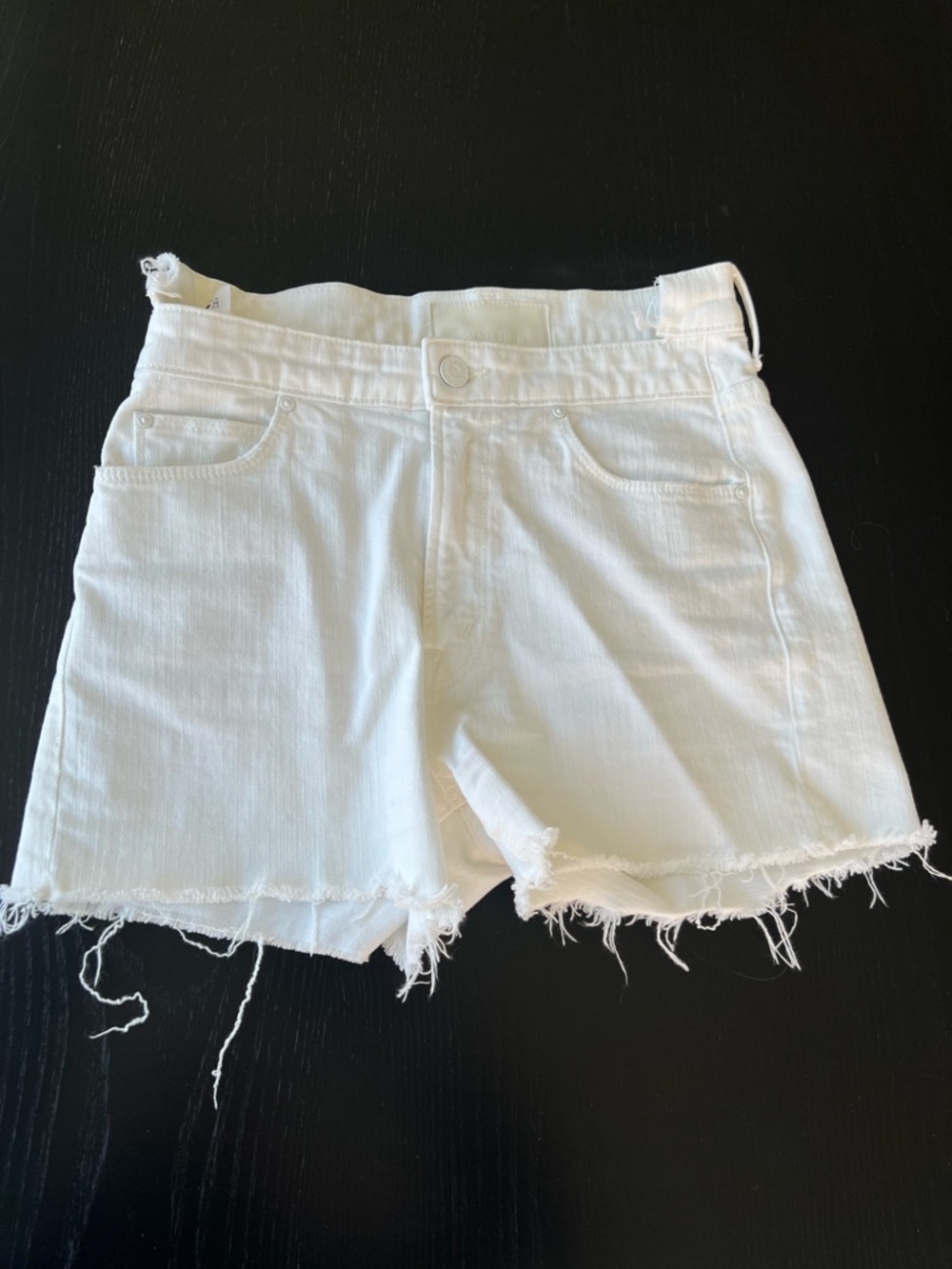 MOTHER The Dazzler Shift Fray Shorts in “Totally Innocent” size 24